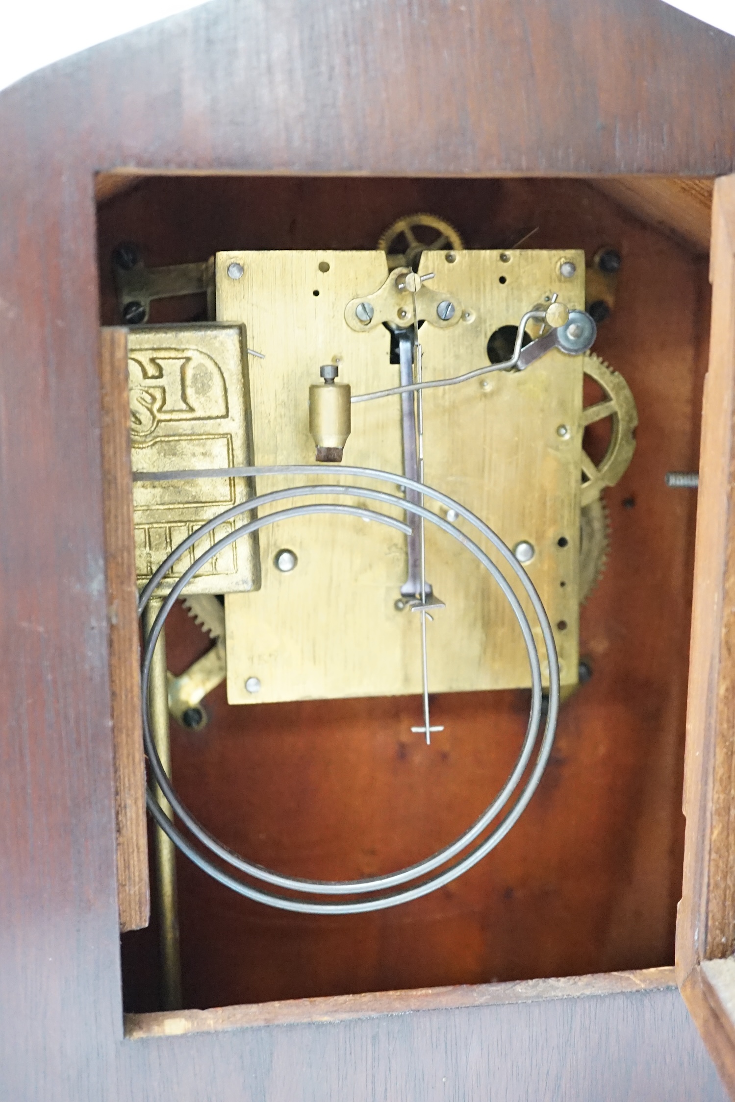 An Edwardian shell inlay mantel clock, 34cm high